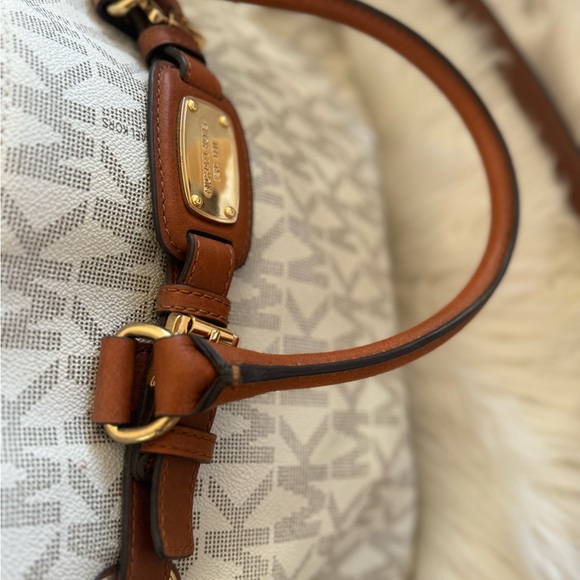 New Michael Kors Large Hamilton Vanilla Purse - Picture 7 of 15